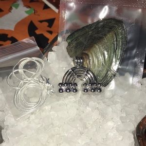 Rainbow cage with chain and oyster